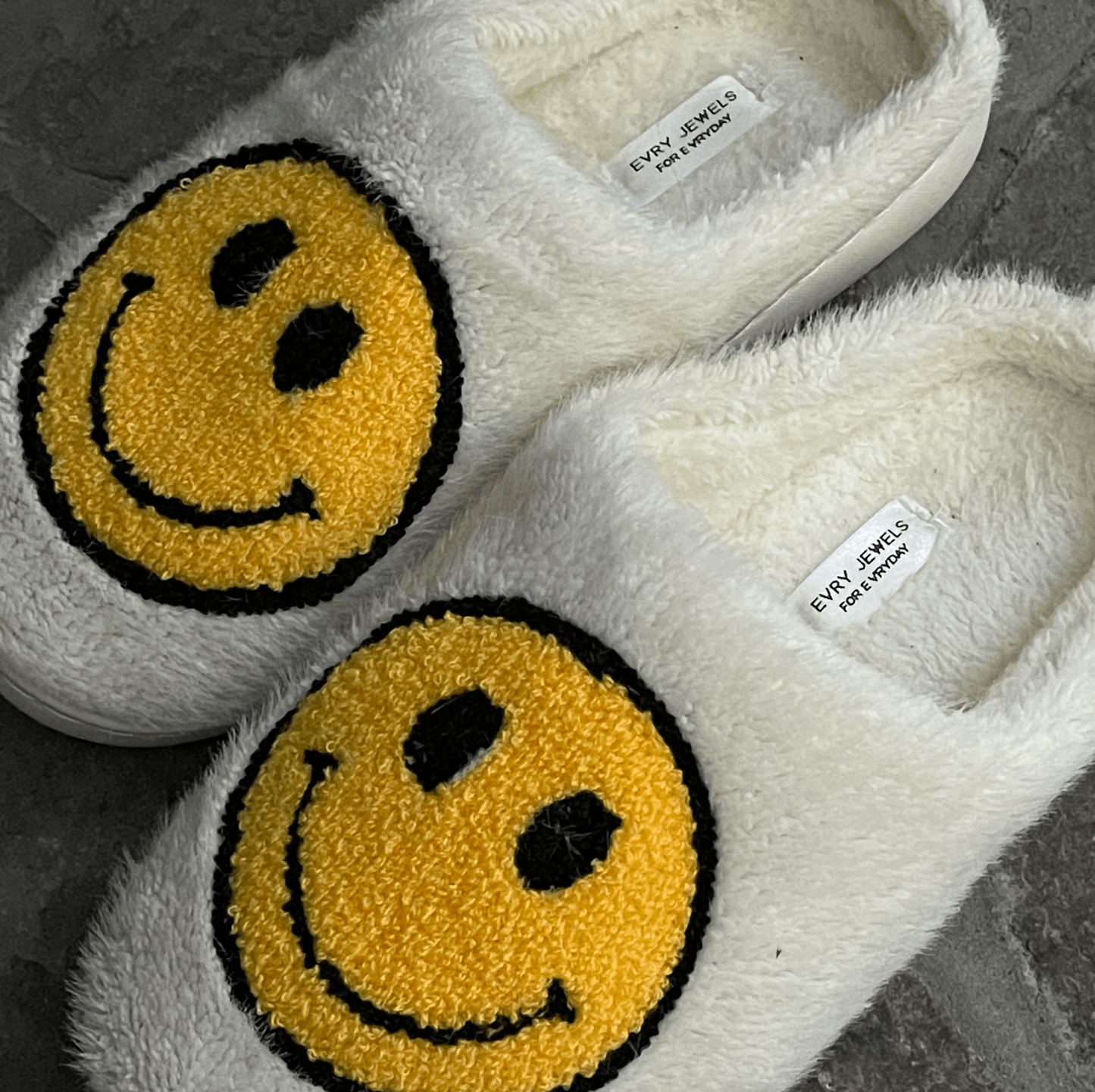 Cheery Slippers - EVRYJEWELS